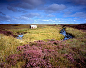 CF43XH Old crofter's huts on wild moorland on the Isle of Lewis.